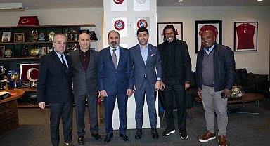 Rigobert Song, Başkan Hacıosmanoğlu ve Başkan Vekili Otyakmaz'ı ziyaret etti