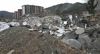 Rize'de vahşi çöp depolama sahası vatandaşları canından bezdirdi