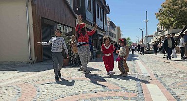 Romanlardan Kakava çağrısı: Şehir 98'lik ritimlerle şenlendi