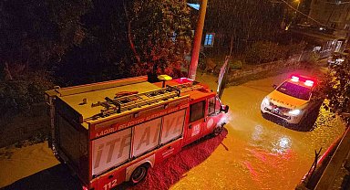 Sağanak sonrası Savrun Çayı taştı, Kadirli'de hayat durma noktasına geldi