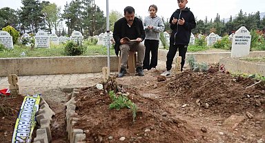 Saldırıda ölen 4 öğrencinin mezarında hüzün ve gözyaşı hakim