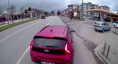 Samsun'da aniden çimento yüklü tırın önüne çıkan otomobil yürekleri ağza getirdi