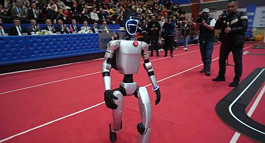 Samsun'da genç kaşifler robotlarıyla sahnede