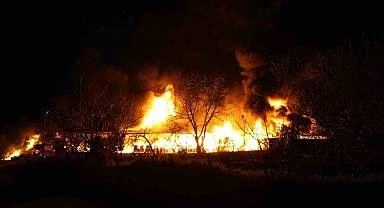 Samsun'da muz deposunda yangın: Alevler göğe yükseldi