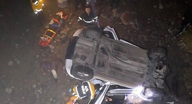 Samsun'da otomobil köprüden dere yatağına uçtu: 2 yaralı