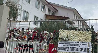 Samsunspor Taraftar Grupları, Ayser Çalık Ortaokulu'na çelenk bıraktı