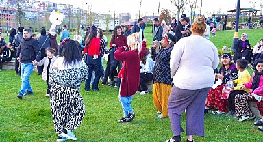 Sancaktepe'de Dünya Romanlar Günü coşkusu: Ayazma Yaşam Vadisi renklendi