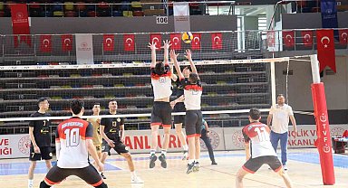 Şanlıurfa Büyükşehir Belediyesi genç erkekler voleybol takımı filede iddialı