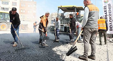 Şanlıurfa'da 25 metrelik yol projesinde asfalt çalışmaları başladı