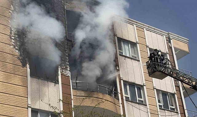 Şanlıurfa'da korkutan yangın: Mahsur kalanlar kurtarıldı