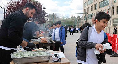 Şanlıurfa'da öğrencilere moral kebabı