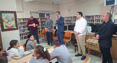 Sarıgöl'de Kütüphane Haftası'nda öğrencilerle kitap okudular