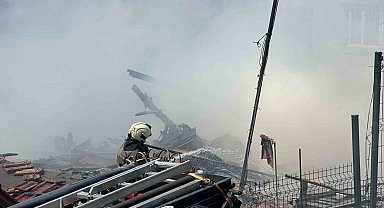 Sarıyer'de alev alev yanan gecekondu kullanılamaz hale geldi