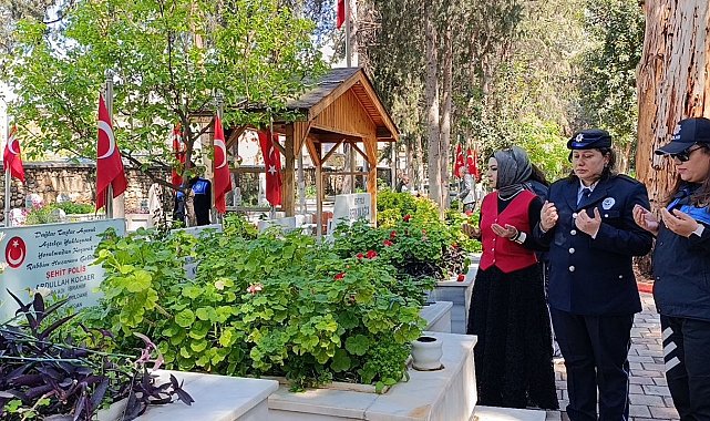 Şehit kızı polisler, babalarını andı