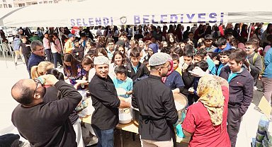 Şehit öğretmen ve öğrenciler için Selendi'de duygu dolu hayır