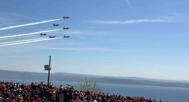 Şehitler Abidesi'nde Türk Yıldızları gösterisi nefesleri kesti