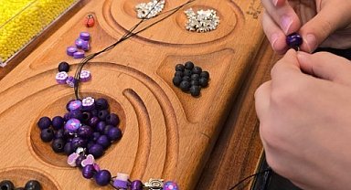 Şehzadeler'de minik eller takı tasarlayacak