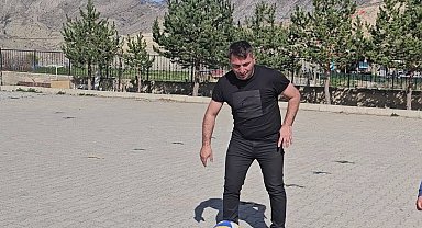 Şelale'nin "Yetenekli" müdürü: Topu iki defa potaya, kendini öğrencilerinin gönüllerine soktu