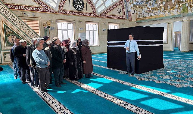 Selendi'de hacı adaylarına eğitim semineri