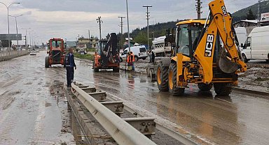 Selle birlikte araçları mahsur kaldığı karayolu ulaşıma açıldı