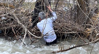 Şemdinli'de dereye düşen çocuk için seferberlik başlatıldı
