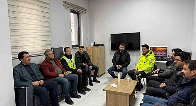 Şemdinli'de polislere pasta sürprizi