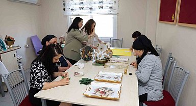 Sessizliğini sanatla aştı: İşitme engelli Sinem'in başarı hikayesi