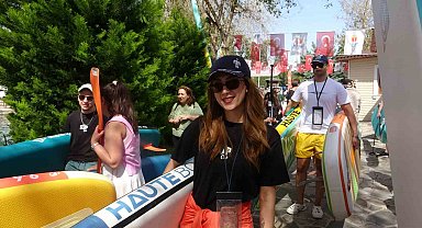 Seyhan Nehri'nde "Su Korteji" renkli görüntülere sahne oldu