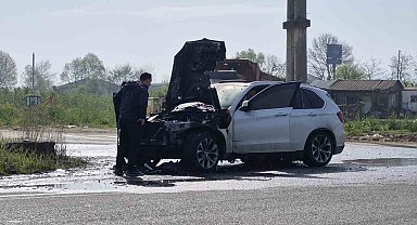 Seyir halindeki cip yandı