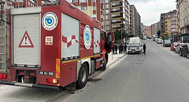 Seyir halindeki kamyonetten dumanlar yükseldi