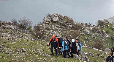 Siirt'te atıyla birlikte kayalıklara yuvarlanan genç ağır yaralandı