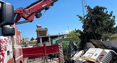 Siirt'te iş makinesi devrildi