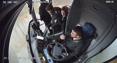 Siirt'te otobüste fenalaşan genç kız hastaneye yetiştirildi