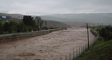 Siirt'te sel bilançosu: 200 dekarlık alanda toprak kayması yaşandı, 400 e yakın hayvan telef oldu