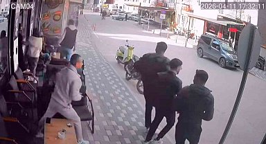 Simav'da 4.8 büyüklüğünde deprem anı kamerada