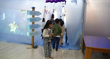 Sınıfını okyanusa çevirdi