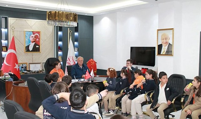 Sinop'ta öğrenciler devlet kurumlarının işleyişini yerinde öğrendi