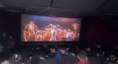 Şırnak Belediyesi'nden miniklere sinema sürprizi