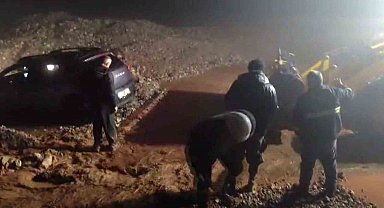 Şırnak'ta fırtına ağılı yıktı: 6 koyun telef oldu