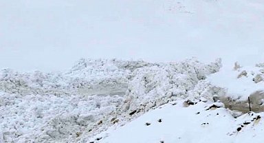 Şırnak'ta ilkbaharda kar yağışı: 2 bin 200 rakımda ikinci çığ şoku yaşandı