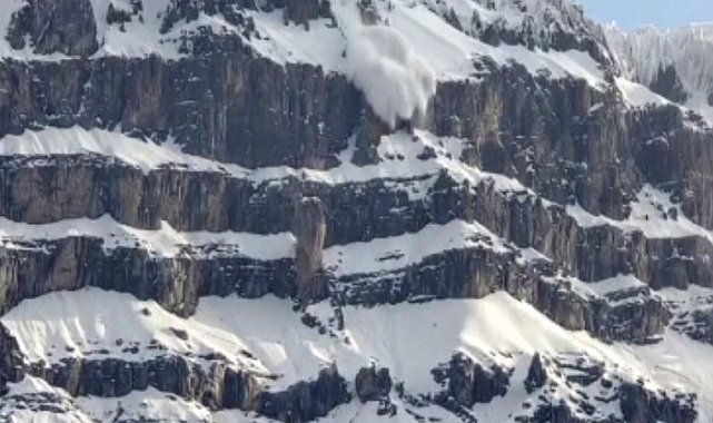 Şırnak'ta kar şelalesi mest etti