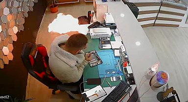 Şişen telefon bataryası bomba gibi patladı