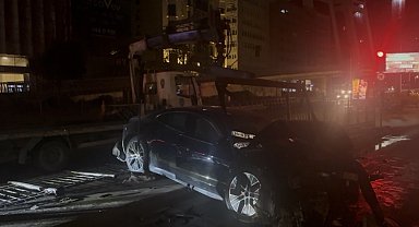 Şişli'de lüks otomobil kaza yaptı: 3 yaralı