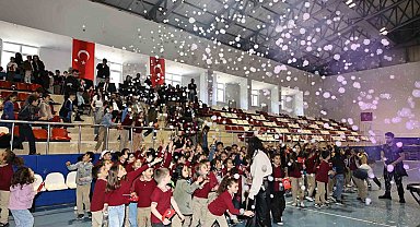 Sivas'ta çocuklar halk oyunlarıyla buluştu