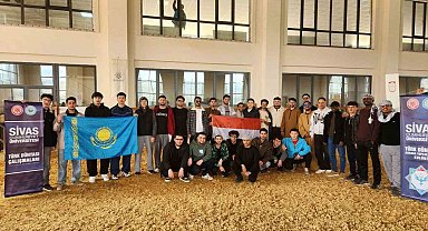 Sivas'ta eğitim gören uluslararası üniversite öğrencileri, Türk Dünyası Gençlik Kampı'nda bir araya geldi