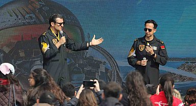 SOLOTÜRK pilotları İstanbul'da vatandaşlarla bir araya geldi