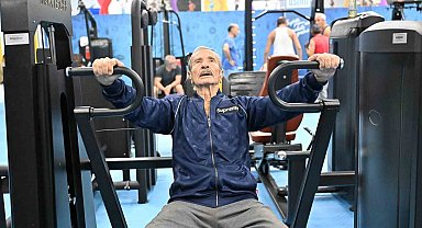 Spor tutkunu 86 yaşındaki 'süper dede', gençlere taş çıkartıyor