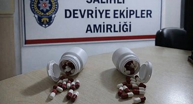 Şüphe üzerine durduruldular, üzerlerinden uyuşturucu hap çıktı