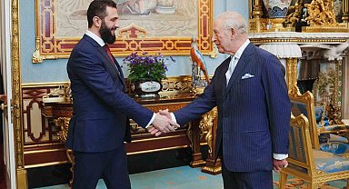 Suriye Devlet Başkanı eş-Şara, İngiltere Kralı III. Charles ile bir araya geldi