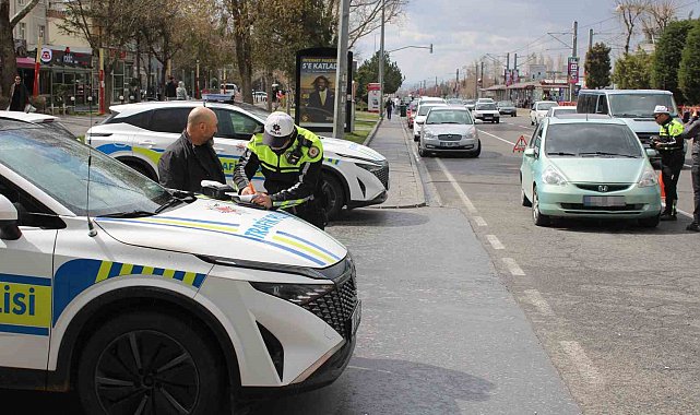 Sürücüler APP plaka ve multimedya konusunda bilgilendirildi